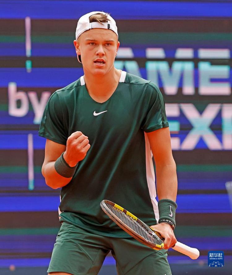 而匈牙利则 而匈牙利则