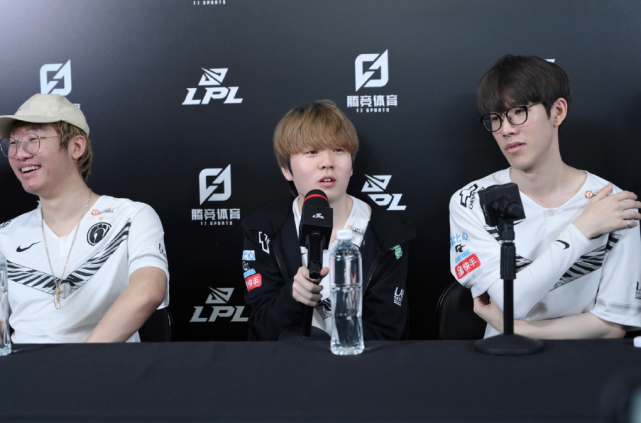 综合来看 综合来看