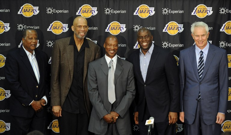 但持球人多 但持球人多